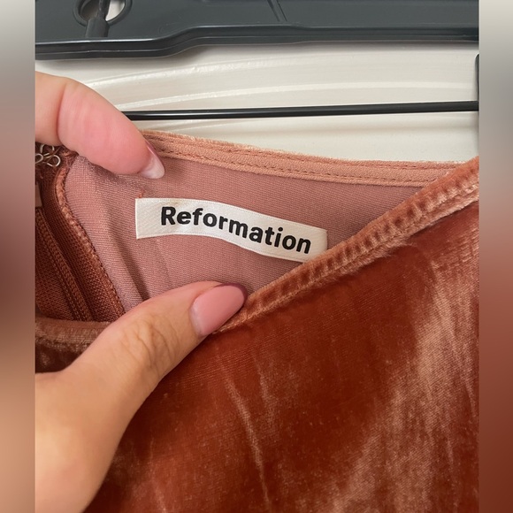 ♥️Sold ♥️ Reformation | Baylee Skirt in Salmon - Picture 6 of 7